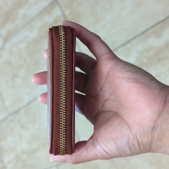 COACH Coated Canvas Signature Logo Zip Around Card Case - Picture 3 of 5